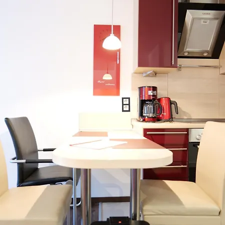 Terrassenhaus Whg 18 Mit Schwimmbad 아파트 *